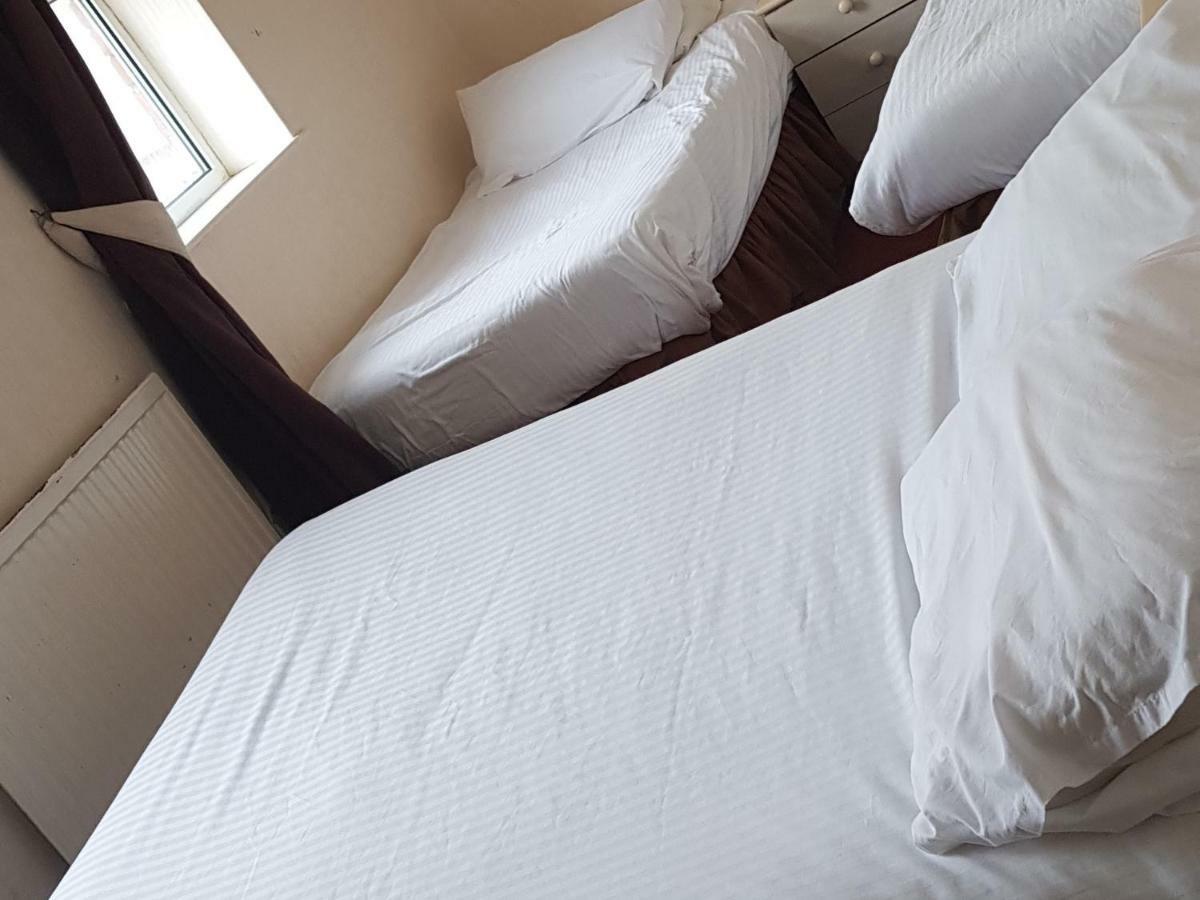 Pleasure Hotel By The Beach. Блекпул Екстериор снимка
