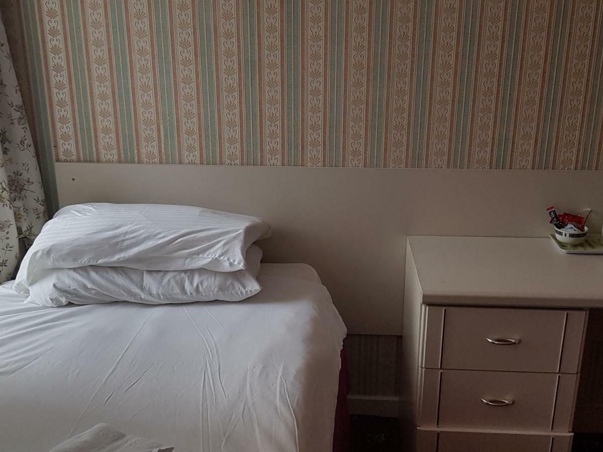 Pleasure Hotel By The Beach. Блекпул Екстериор снимка